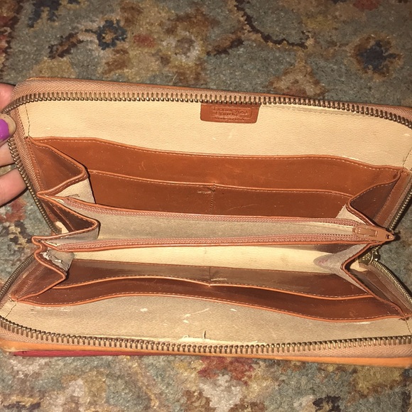 Vintage Dooney & Bourke Wallet - Picture 8 of 16